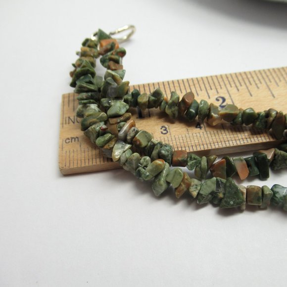 Rhyolite three strand chip bracelet - Picture 8 of 10